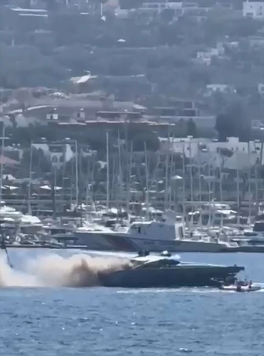 Bodrum'da Lüks Motoryatta Çıkan Yangın Paniğe Sebep Oldu