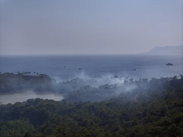 Fethiye'de Orman Yangını Söndürüldü Yereller Rahat Bir Nefes Aldı