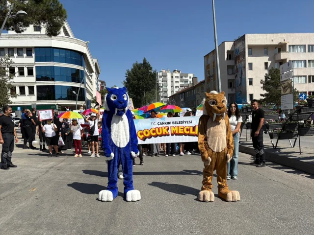 Çankırı'nın Tuz Festivali Başladı: Renkli Görüntüler ve Halk Oyunları Eşliğinde Açılış
