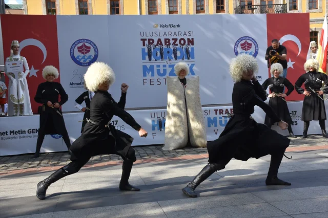 Trabzon'da Dünya Barışına Horonlu Çağrı