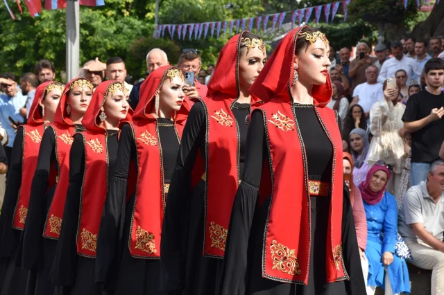 Trabzon'da Dünya Barışına Horonlu Çağrı