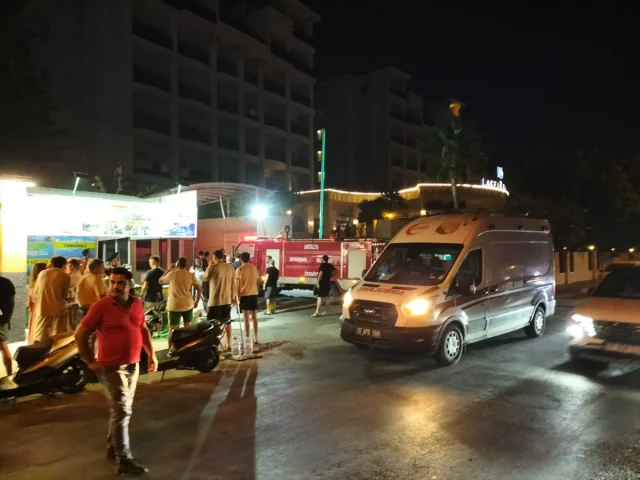 Antalya'da Tatil Cenneti Otelde Yangın Şoku