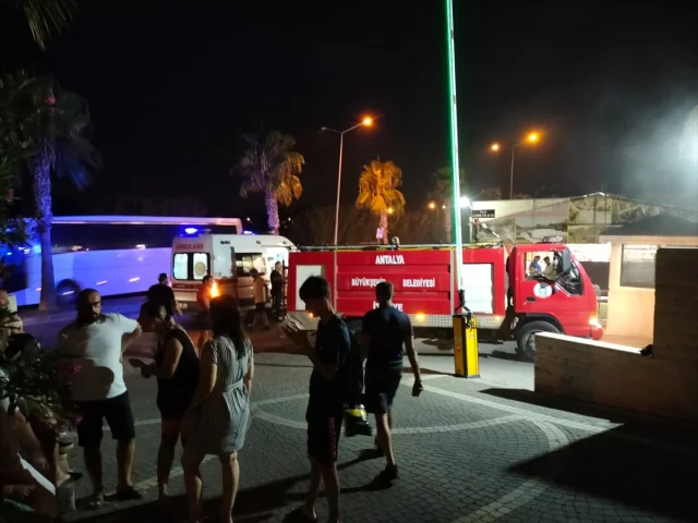 Antalya'da Tatil Cenneti Otelde Yangın Şoku