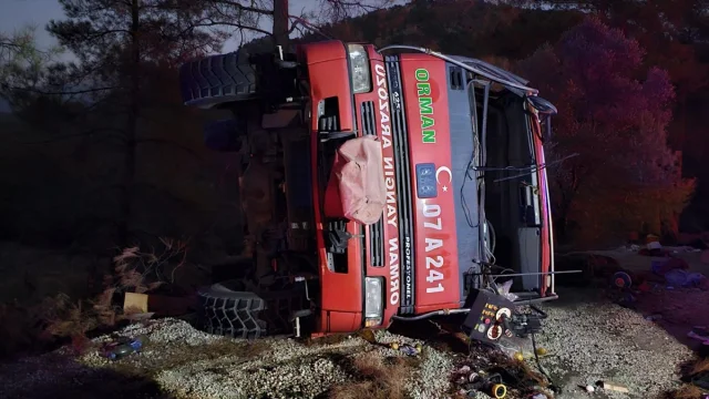 Antalya'da Arazöz Kazası Korkuttu: 2 Yaralı Var