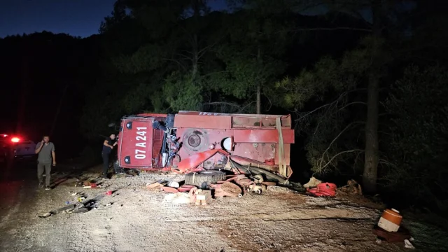 Antalya'da Arazöz Kazası Korkuttu: 2 Yaralı Var