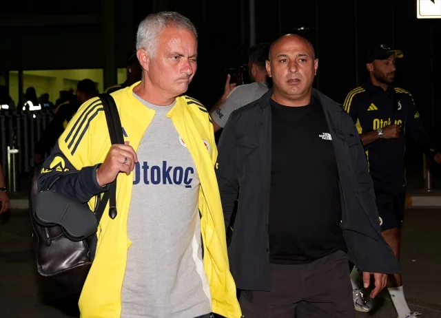 Fenerbahçe'nin İzmir Yolculuğunda Taraftar Coşkusu