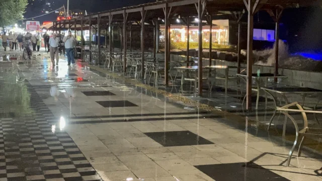 Tekirdağ Kıyılarında Poyraz Fırtınası Yürüyüş Yollarını Vurdu