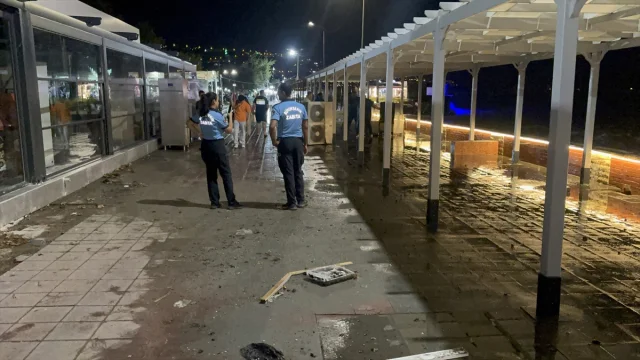Tekirdağ Kıyılarında Poyraz Fırtınası Yürüyüş Yollarını Vurdu