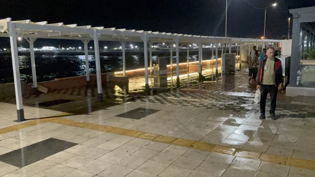 Tekirdağ Kıyılarında Poyraz Fırtınası Yürüyüş Yollarını Vurdu