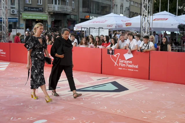 Saraybosna Film Festivali Başladı: Kırmızı Halıda Hangi Ünlüler Büyüledi?