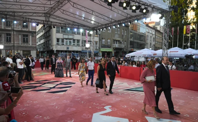 Saraybosna Film Festivali Başladı: Kırmızı Halıda Hangi Ünlüler Büyüledi?