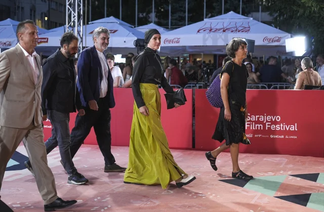 Saraybosna Film Festivali Başladı: Kırmızı Halıda Hangi Ünlüler Büyüledi?