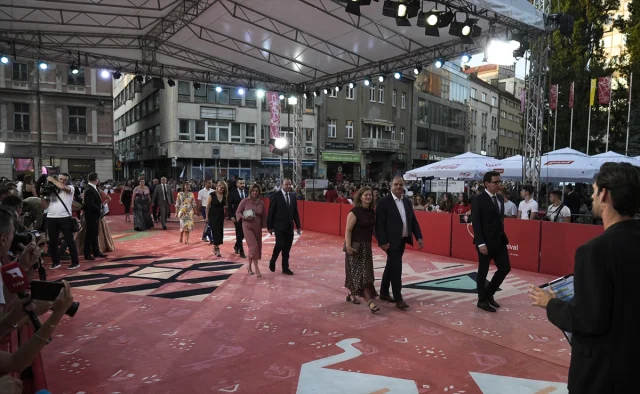 Saraybosna Film Festivali Başladı: Kırmızı Halıda Hangi Ünlüler Büyüledi?