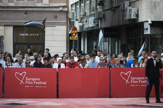 Saraybosna Film Festivali Başladı: Kırmızı Halıda Hangi Ünlüler Büyüledi?