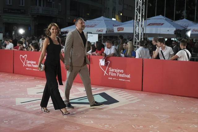 Saraybosna Film Festivali Başladı: Kırmızı Halıda Hangi Ünlüler Büyüledi?