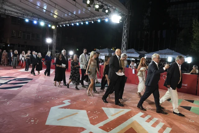 Saraybosna Film Festivali Başladı: Kırmızı Halıda Hangi Ünlüler Büyüledi?