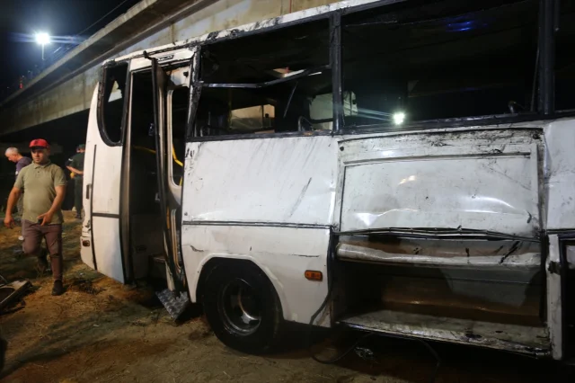 Cezayir Trafik Kazası Yine Can Aldı: Bir Otobüsün Dereye Uçuşu 18 Hayata Mal Oldu