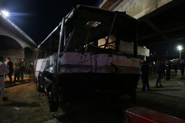 Cezayir Trafik Kazası Yine Can Aldı: Bir Otobüsün Dereye Uçuşu 18 Hayata Mal Oldu