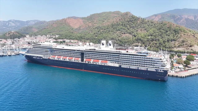 Marmaris'te Dev Kruvaziyer Hareketliliği