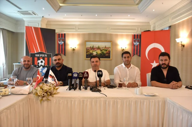 Erol Temel'den Vanspor Taraftarlarına Müjde: Yeni Transferler Yolda