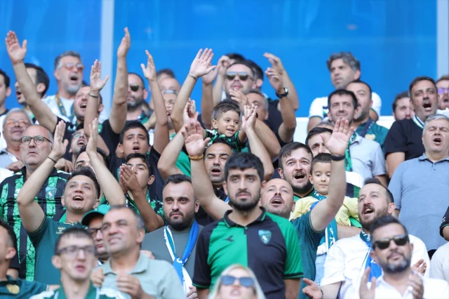 Kocaelispor ve Samsunspor Karşılaşması: İlk Yarıda Umut Veren Performanslar