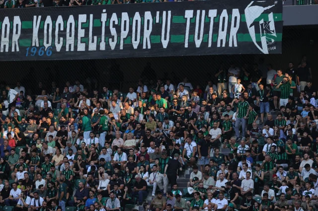 Kocaelispor ve Samsunspor Karşılaşması: İlk Yarıda Umut Veren Performanslar
