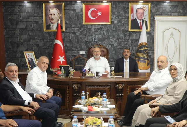 Bakan Yardımcılarının Elazığ Çıkarması Dikkat Çekti