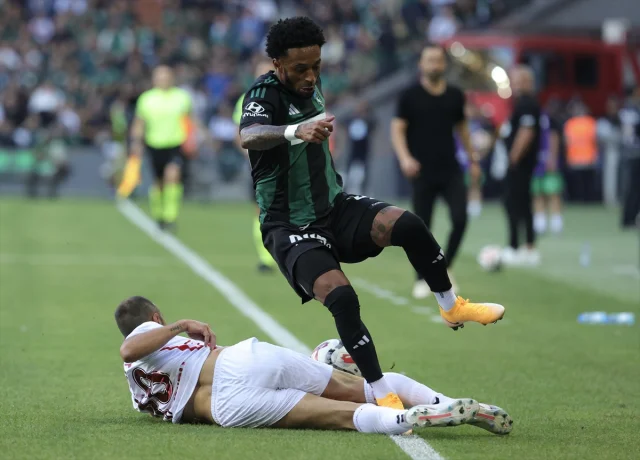Kocaelispor ve Samsunspor Karşılaşması: İlk Yarıda Umut Veren Performanslar