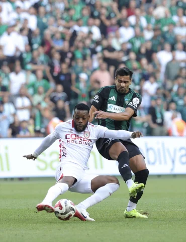 Kocaelispor ve Samsunspor Karşılaşması: İlk Yarıda Umut Veren Performanslar