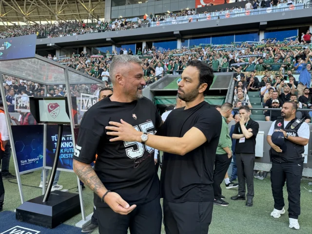 Kocaelispor ve Samsunspor Karşılaşması: İlk Yarıda Umut Veren Performanslar
