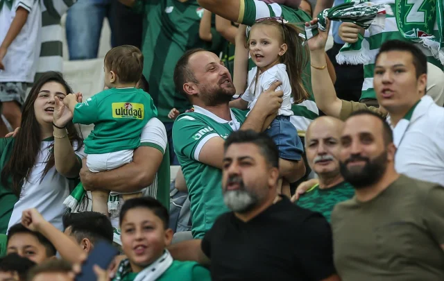 Bursaspor ve Eskişehirspor'dan Anlamlı Karşılaşma: Doğa İçin Tek Yürek