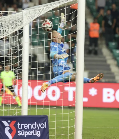 Kocaelispor ve Samsunspor Karşılaşması: İlk Yarıda Umut Veren Performanslar