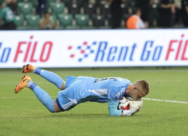 Kocaelispor ve Samsunspor Karşılaşması: İlk Yarıda Umut Veren Performanslar