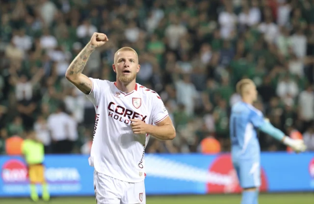 Kocaelispor ve Samsunspor Karşılaşması: İlk Yarıda Umut Veren Performanslar