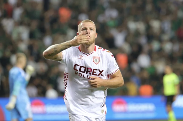 Kocaelispor ve Samsunspor Karşılaşması: İlk Yarıda Umut Veren Performanslar