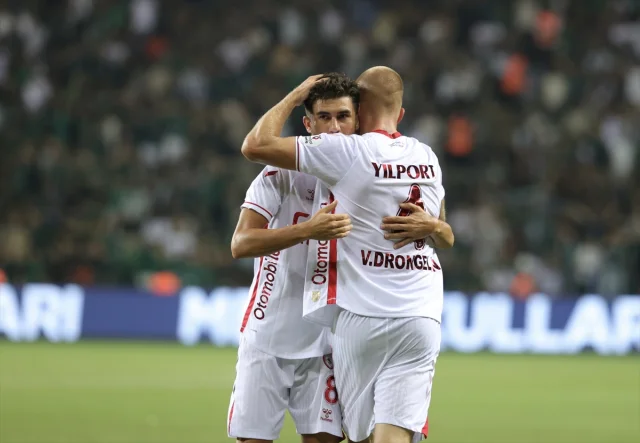Kocaelispor ve Samsunspor Karşılaşması: İlk Yarıda Umut Veren Performanslar