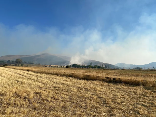 Kırşehir'deki Yangın Korkuttu: Ekipler Seferber Oldu