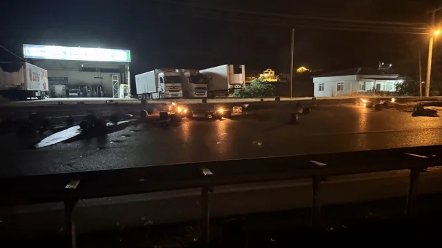 Samsun'da Dev Yangın: Kimyasal Yüklü Tır Yolda Alev Aldı