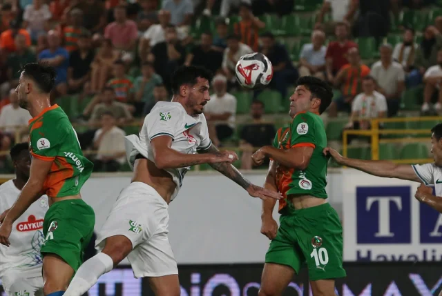 Alanyaspor ve Çaykur Rizespor'dan Gol Sessizliği: Heyecan Dolu Anlar