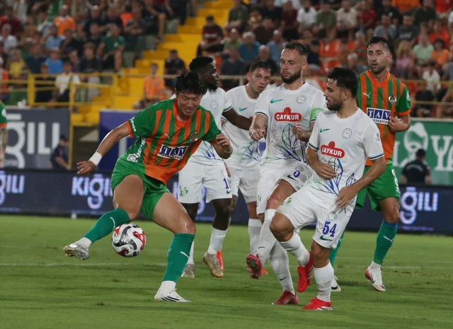 Alanyaspor ve Çaykur Rizespor'dan Gol Sessizliği: Heyecan Dolu Anlar