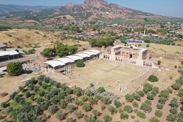 Tarih Kokusu Sardes'te Lidya Kalıntıları Açılıyor