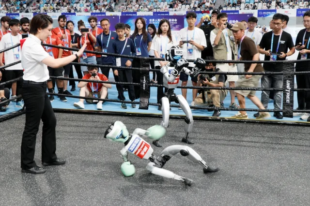 Çin'de İnsansı Robotların Mücadele Dolu Oyunları Tamamlandı