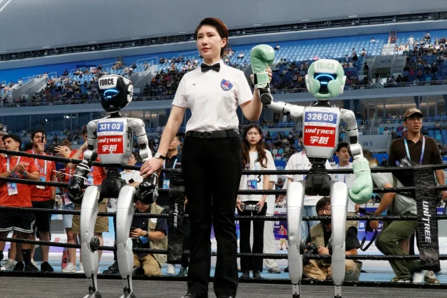 Çin'de İnsansı Robotların Mücadele Dolu Oyunları Tamamlandı
