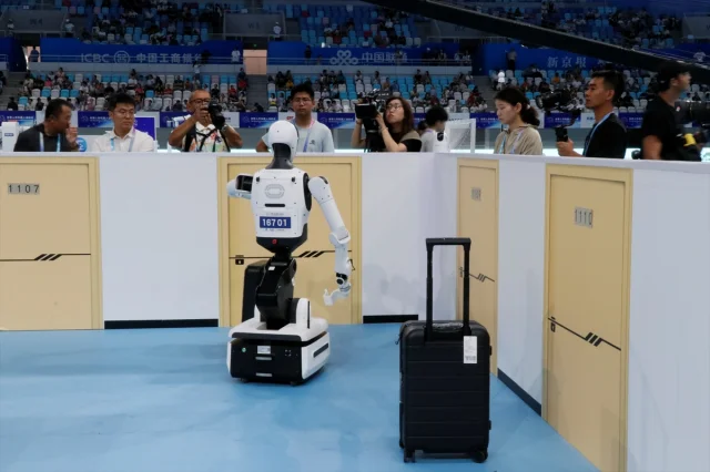 Çin'de İnsansı Robotların Mücadele Dolu Oyunları Tamamlandı