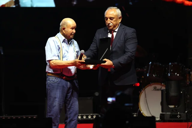 Özgür Özel'in Hacı Bektaş Veli'den İlham Alarak Verdiği Mesajlar Dikkat Çekti