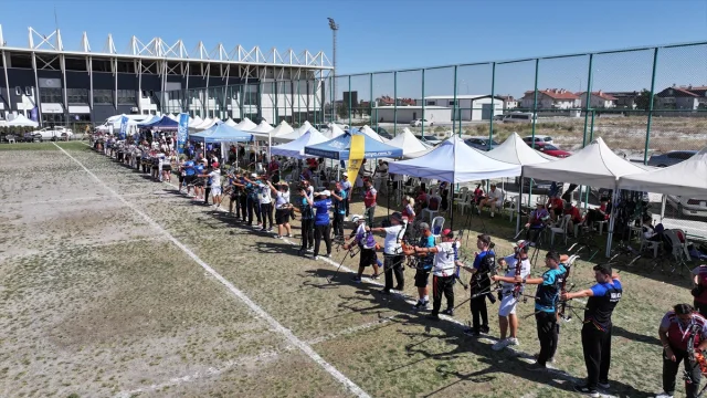 Konya'da Rüzgarın Çocukları Ok Atıyor: İller Arası Turnuva Nefes Kesti