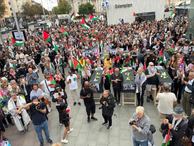 İsveç'te İsrail'in Filistin'e Yönelik Saldırıları Büyük Protestoya Sahne Oldu