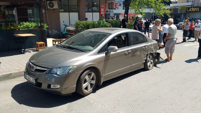 Zonguldak'ta Heyecan Dolu Anlar: Freni Boşalan Kamyon İş Yerine Daldı