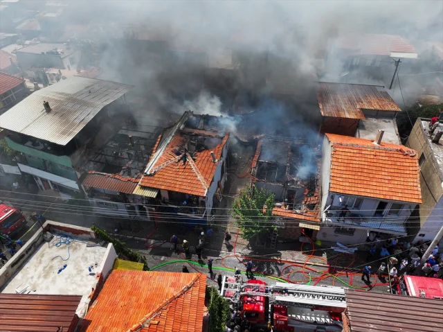 İzmir'de Korkutan Yangın: Mahalle Sakinleri Neler Yaşadı