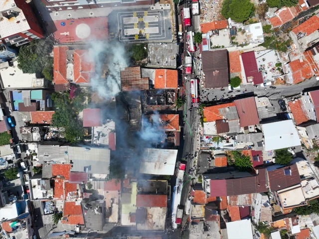 İzmir'de Korkutan Yangın: Mahalle Sakinleri Neler Yaşadı